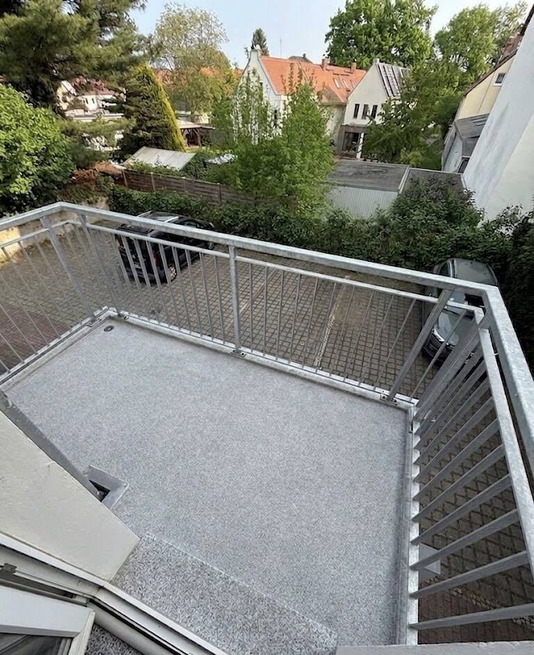 Hochwertig sanierte 2-Zimmer-Wohnung mit Balkon und Gemeinschaftsgarten