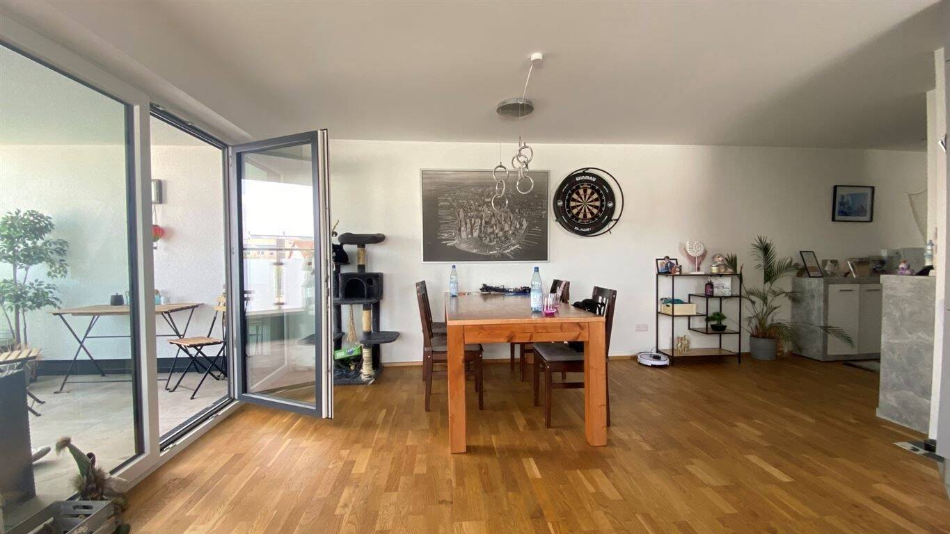 MODERNE 3,5-ZIMMER DG-WOHNUNG MIT LOGGIA, LIFT, TG-STELLPLATZ UND PV-ANLAGE – Neu-Ulm – Vorschaubild 4