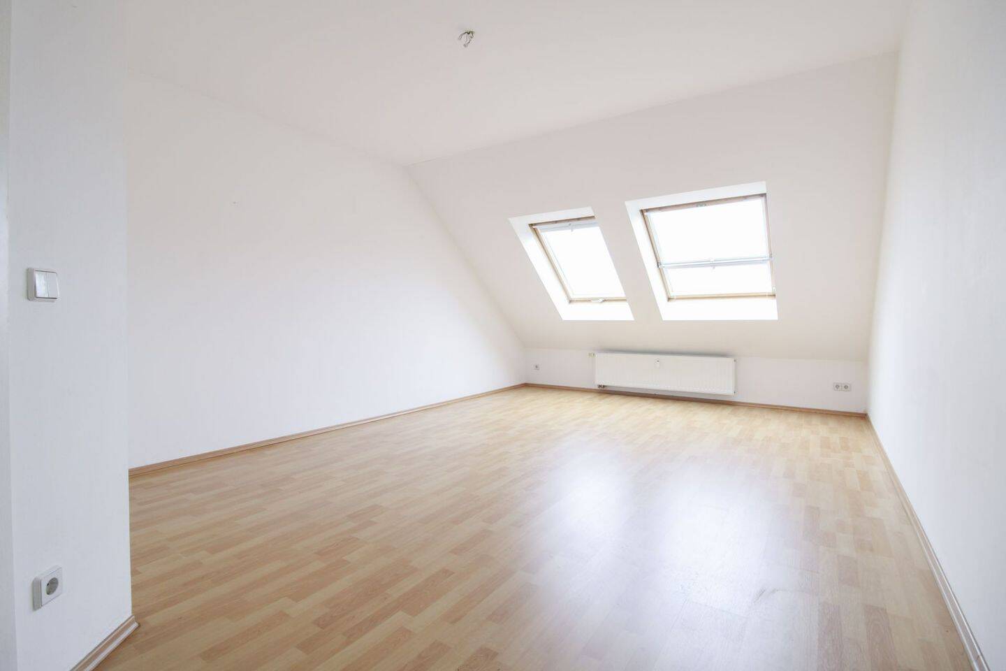 *Bezugsfrei* Renovierte 2-R.-Whg. mit Balkon, Tageslichtbad in C-Kaßberg – Chemnitz – Vorschaubild 2