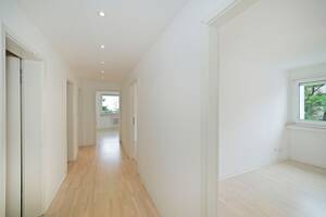 Wohnen direkt am Ostpark: Helle, renovierte 3-Zimmer-Wohnung mit zwei Südbalkonen und Weitblick. – 81735 München – Vorschaubild 5