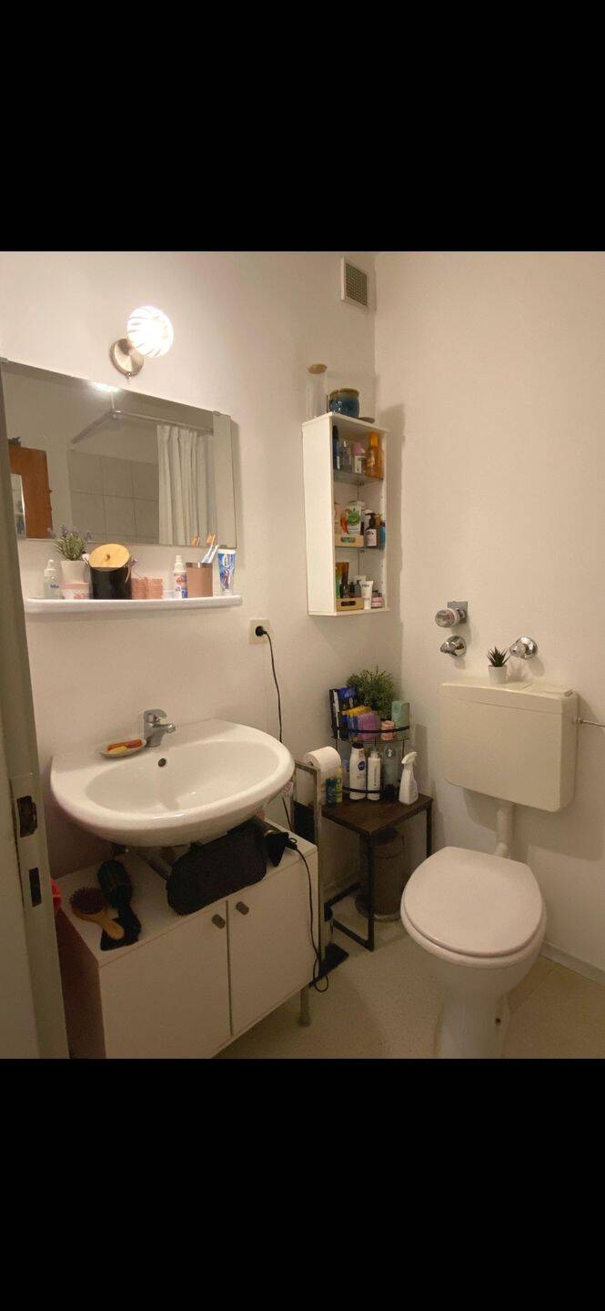 RESERVIERT! BITTE KEINE WEITEREN ANFRAGEN! Nachmieter für 2 Zimmer(35qm) gesucht! – Regensburg – Vorschaubild 4