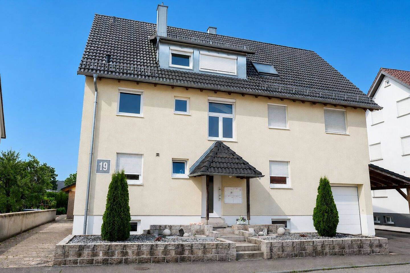 Modern kernsaniertes Dreifamilienhaus mit drei Wohneinheiten und vielseitiger Zusatzfläche – Crailsheim – Vorschaubild 3