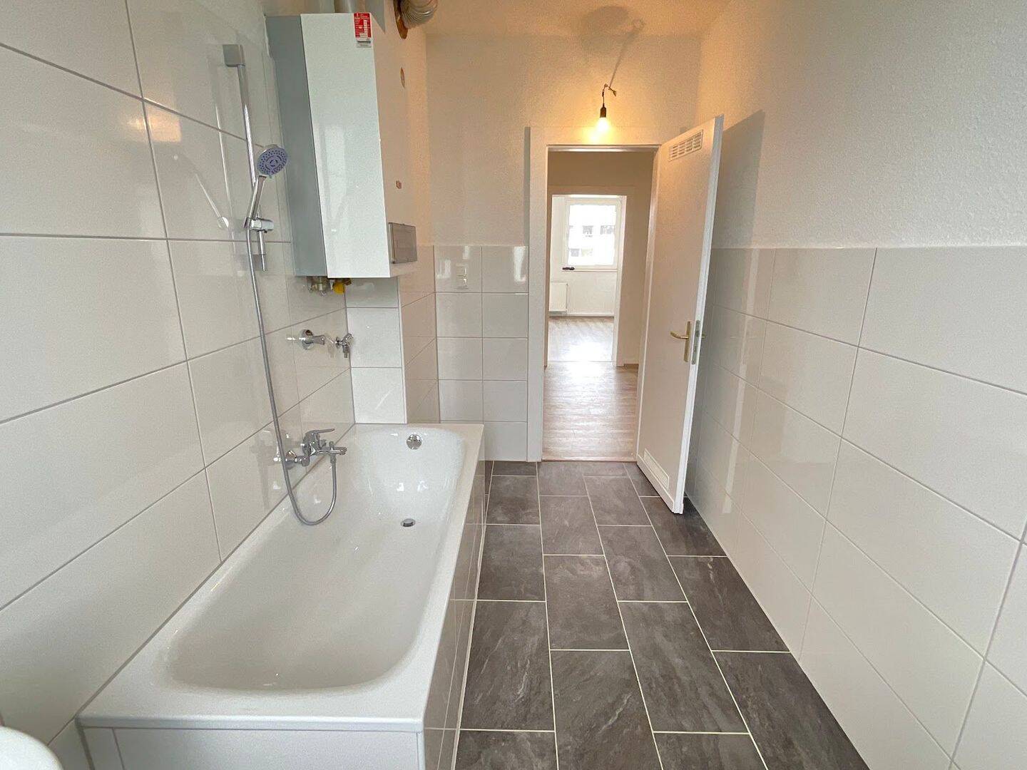 Frisch renovierte 3 Zimmerwohnung mit eigenem Garten – Krefeld – Vorschaubild 5