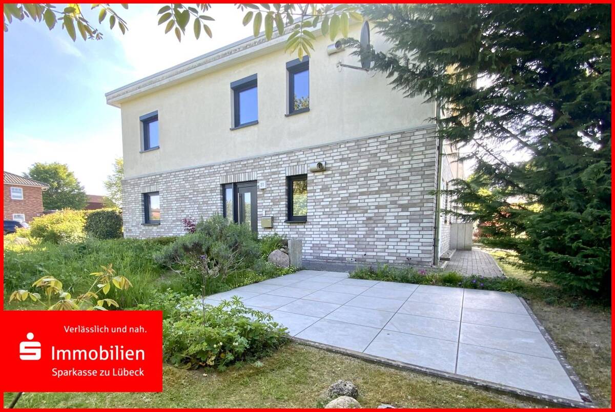 Belle Etage mit Balkon, eigenem Garten und Wellnessbad – 23570 Lübeck – Bild 1 von 9