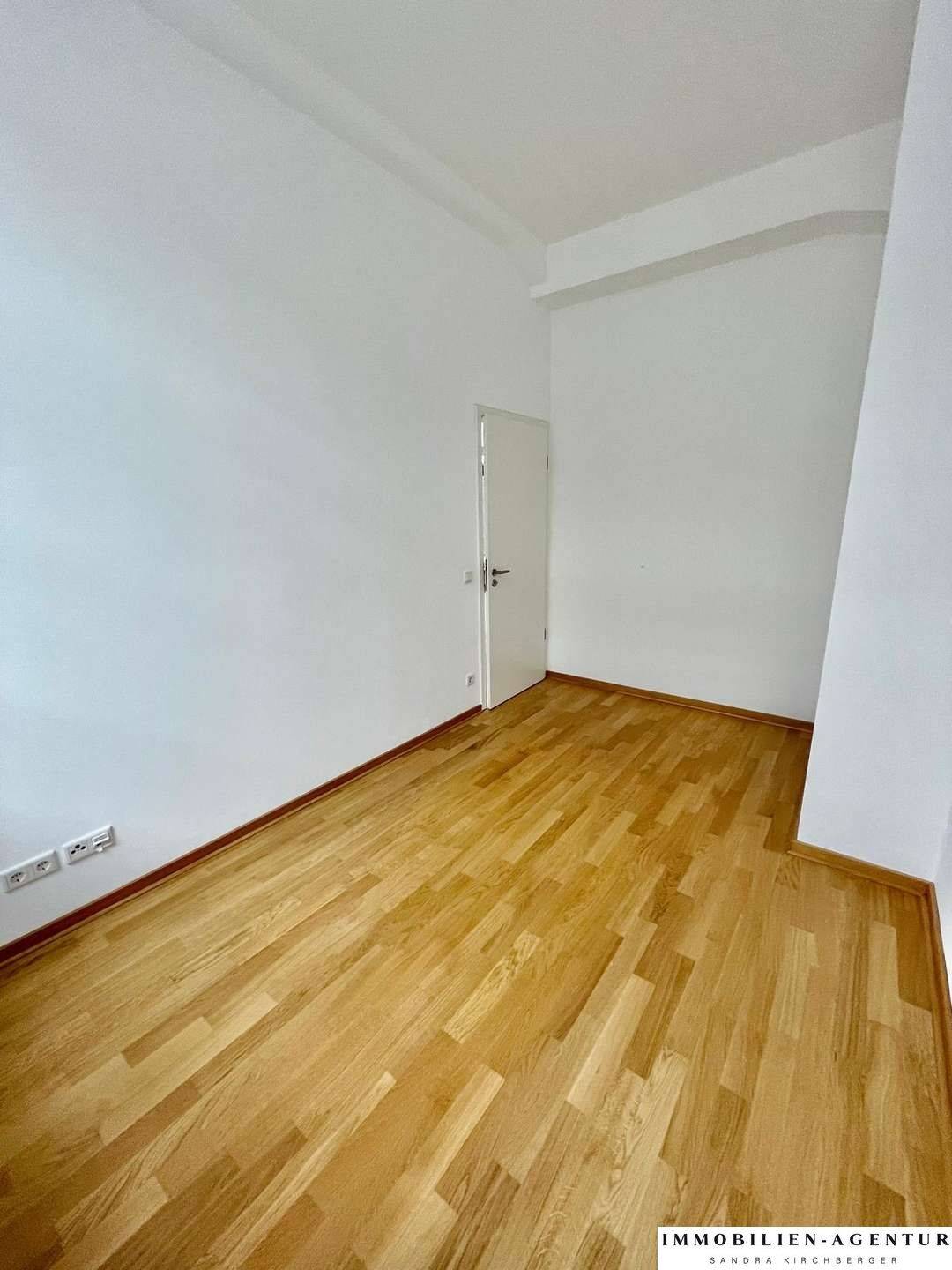 Einmalige Gelegenheit! Stilvolle Dachterrassenwohnung in historischer Tramstation-Tramlofts Nürnberg – Nürnberg – Vorschaubild 8