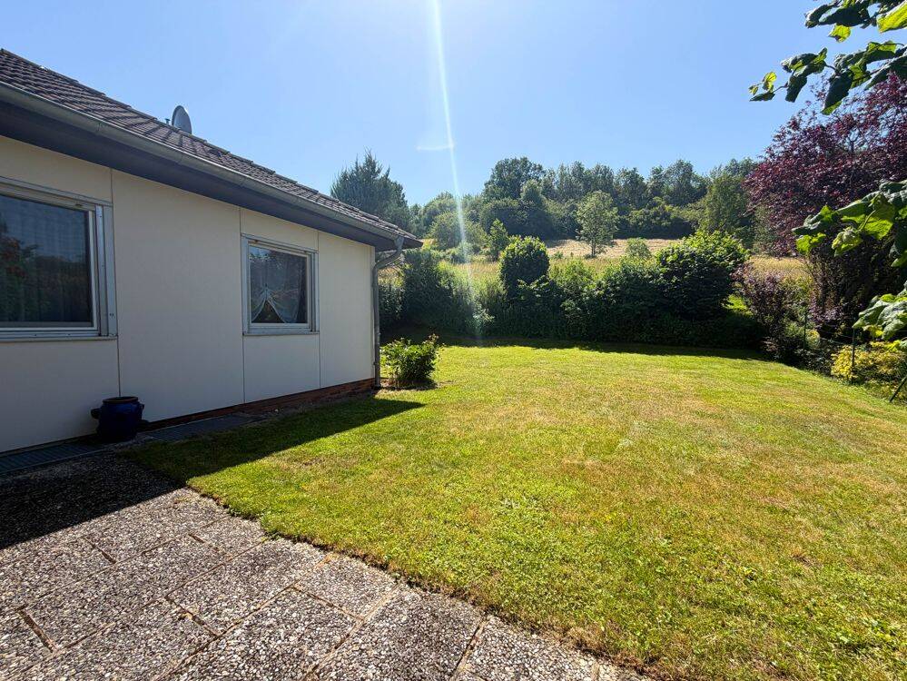 Bungalow mit schönem Garten und Doppelgarage in ruhiger Lage von Niederfüllbach – Niederfüllbach – Vorschaubild 6