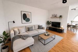 Bezugsfrei ab November 2026! Charmante 1-Zimmer-Dachgeschosswohnung mit Tiefgaragenstellplatz – 26135 Oldenburg – Vorschaubild 2