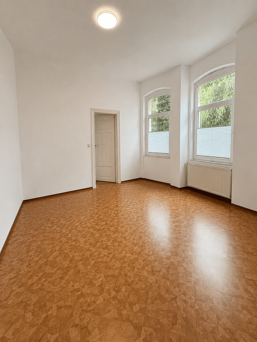 Charmante Altbauwohnung mit großzügigem Schnitt, hohen Decken und moderner Einbauküche – Oldenburg – Vorschaubild 4
