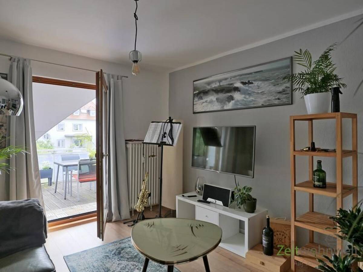 (EF1063_M) Kassel-Stadt: Kirchditmold, preiswerte möblierte Dachgeschosswohnung mit Balkon in ruhiger Randlage – 34130 Kassel – Bild 1 von 9
