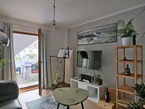 (EF1063_M) Kassel-Stadt: Kirchditmold, preiswerte möblierte Dachgeschosswohnung mit Balkon in ruhiger Randlage
