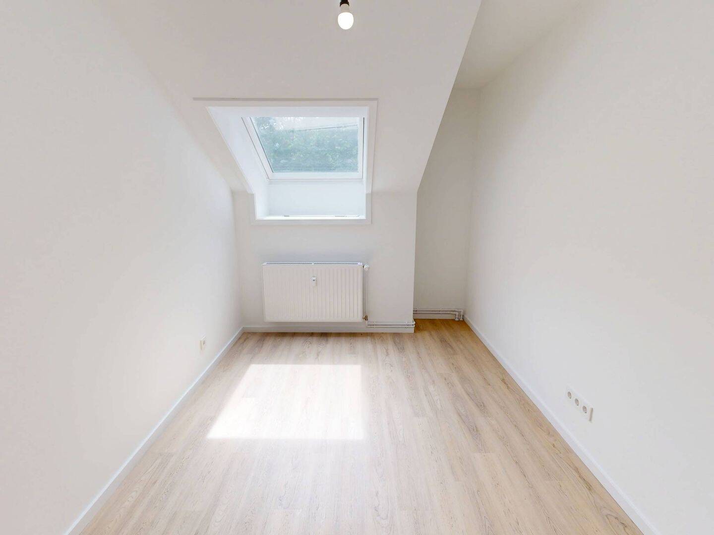 Frisch saniert: 2,5-Zimmer-Wohnung mit BALKON und moderner EBK – Hamburg – Vorschaubild 5