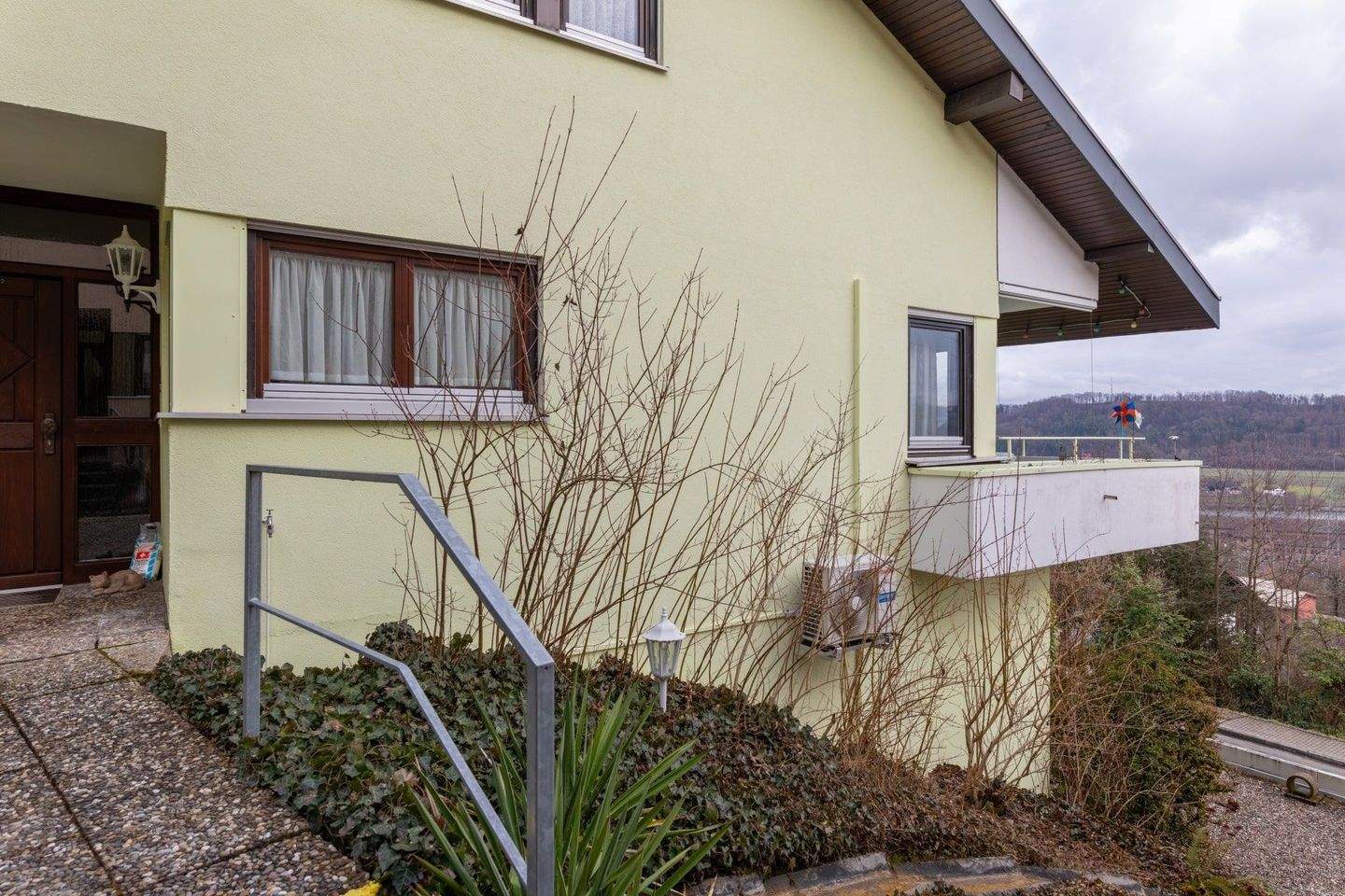 Waldshut-Tiengen: Gepflegtes Haus mit viel Platz und Ausstattung – Waldshut-Tiengen – Vorschaubild 4