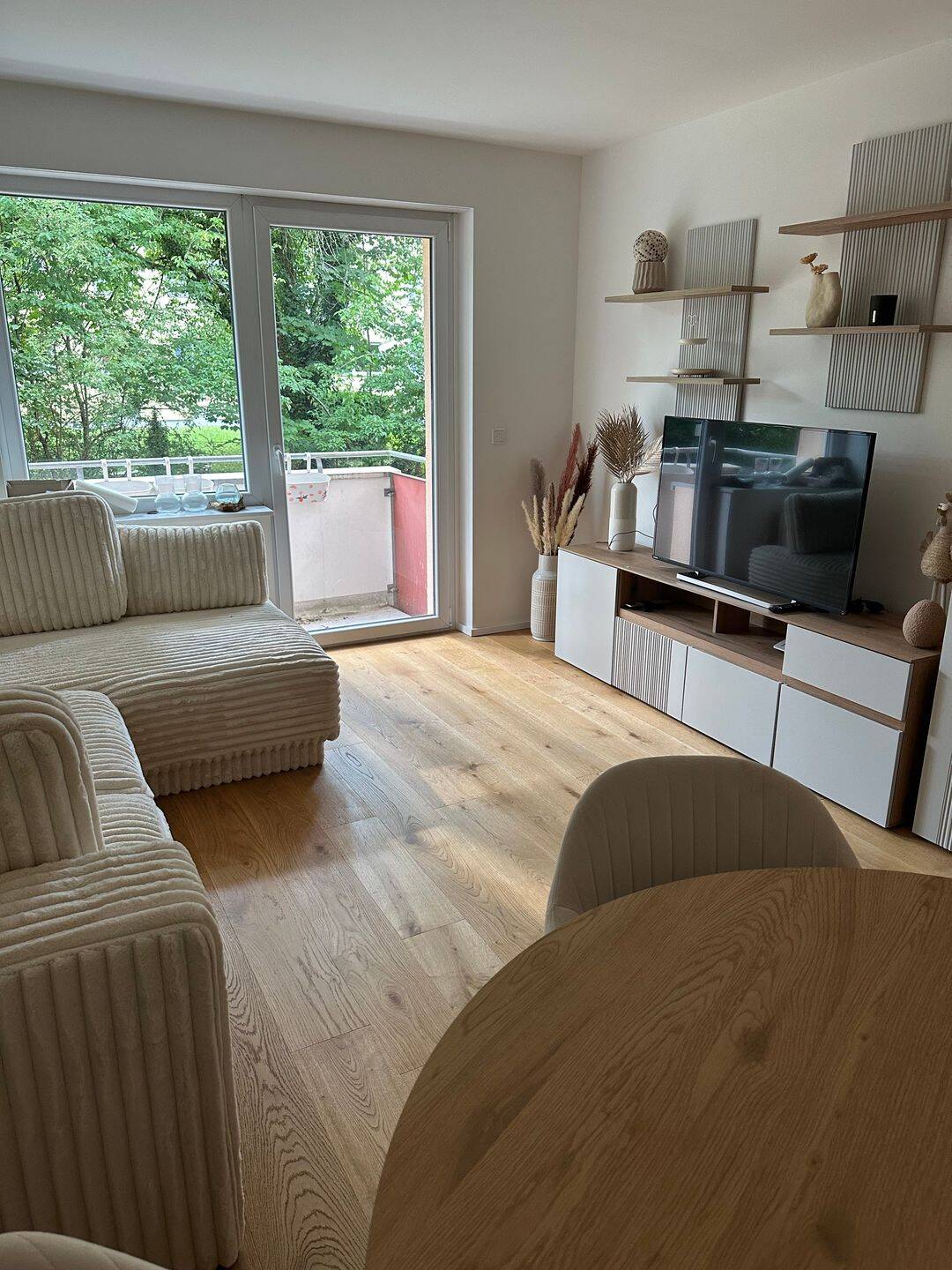 Top sanierte Wohnung mit Blick ins Grüne – München – Vorschaubild 2