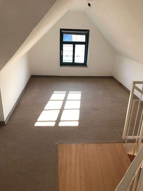 +++ATTRAKTIVE 2,5-RAUM MAISONETTE- WOHNUNG MIT PARKETT, EINBAUKÜCHE UND AUFZUG+++ – Chemnitz – Vorschaubild 6