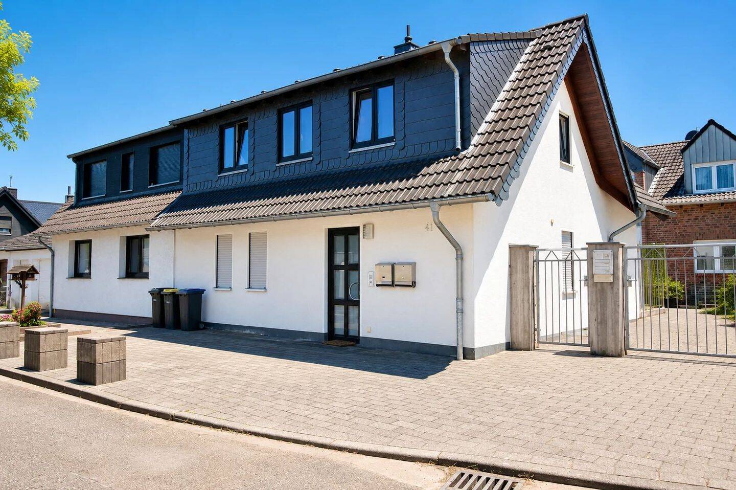 Attraktive Erdgeschoß-Wohnung in kleinem Zweiparteienhaus | Tageslichtbad | Terrasse |PKW-Stellplatz