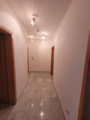 helle 3 Zimmer Wohnung mit großem Balkon und Tiefgarage – Bernsdorfer Straße 186 a, 9126 Chemnitz – Vorschaubild 9