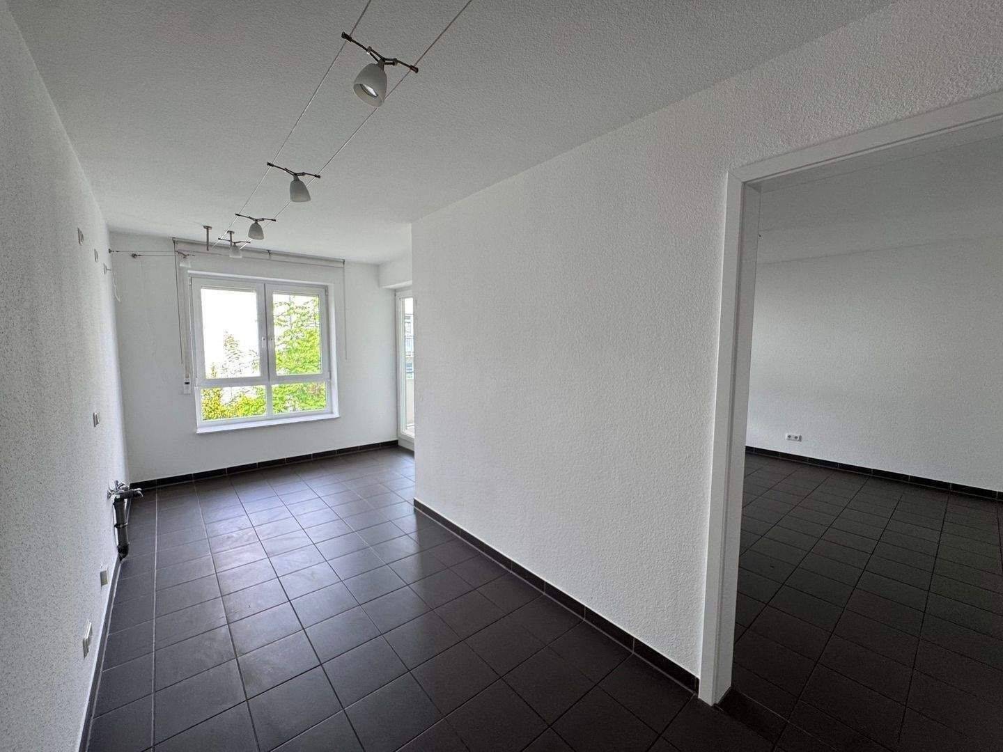 1 OG. Super Lage! Bad Wilhelmshöhe. Zwischen Bergpark und ICE-Bahnhof. Tiefgarage. Hinterhausbebauung. – Kassel – Vorschaubild 4