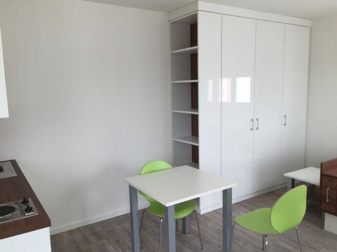 Für Studenten oder Vollzeitschüler, Appartement komplett möbliert !! . – Augsburg – Vorschaubild 3