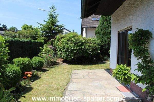 Ein- oder Zweifamilienhaus mit schönem eingewachsenem Garten, Sauna, und Garage in Neunkirchen – Weiden in der Oberpfalz – Vorschaubild 3