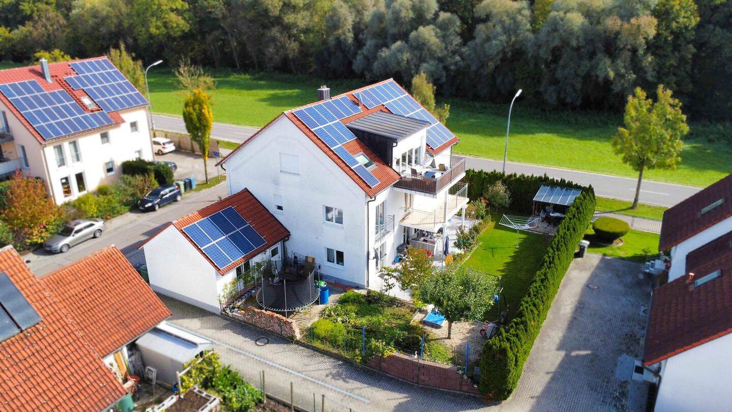 Zweifamilienhaus mit großem Garten in bester Lage – Ingolstadt – Vorschaubild 2