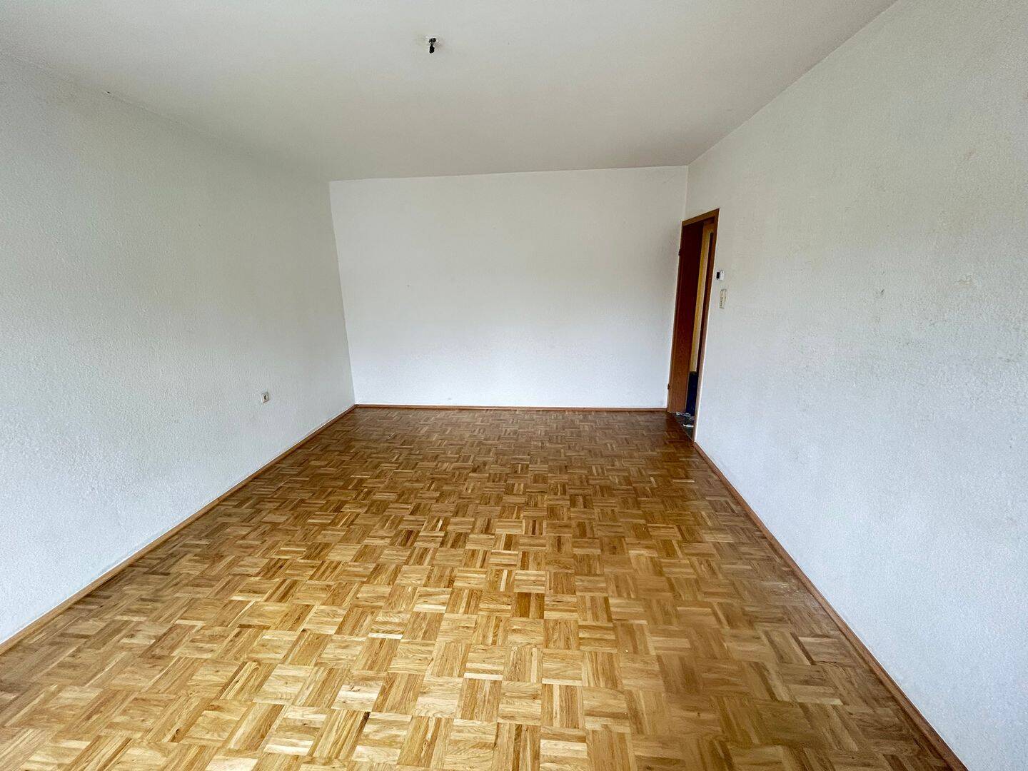Gepflegte 2,5-Zimmer-Wohnung mit Balkon, Einbauküche, Echtholzparkett und neuer Gastherme in Dortmund – Dortmund – Vorschaubild 6