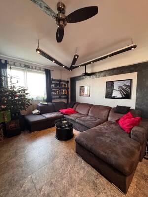 Stilvolle 4 Zimmer Wohnung mit Wintergarten, hochwertiger Einbauküche und Balkon – 12627 Berlin – Vorschaubild 7