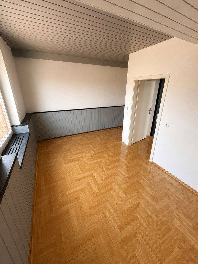 Große 2,5 Zimmer Wohnung mit riesigem Wohnzimmer – Ettlingen – Vorschaubild 4