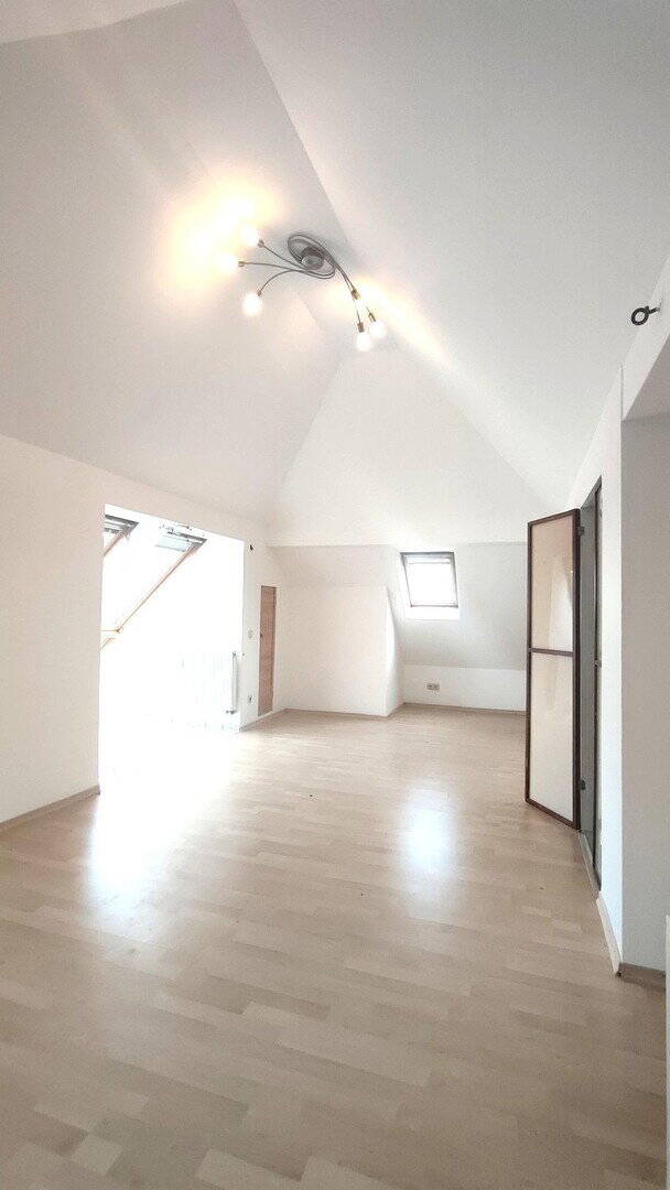 Außergewöhnliche Wohnung im Maisonette-Stil mit Kamin, 2 Bädern & 4 Zimmer Potential auf knapp 100qm
