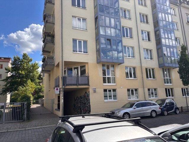 Attraktive 3-Raum-Eigentumswohnung mit Balkon, Aufzug und Tiefgaragenstellplatz in der Leipziger Südvorstadt