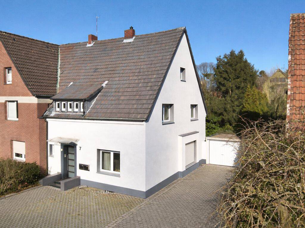 Großzügiges Zuhause in absolut ruhiger Lage - gepflegtes Zweifamilienhaus mit Garten u. Dachterrasse