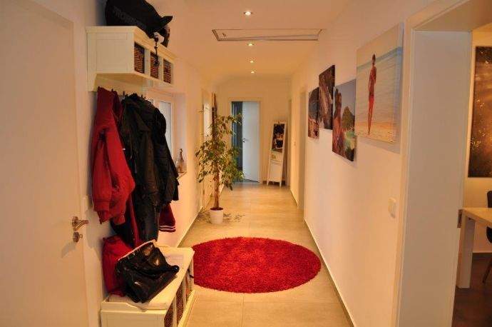 Große moderne Dachwohnung komplett saniert mit EBK sowie Balkon & Garage – Mannheim – Vorschaubild 3