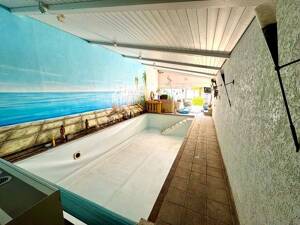 Einfamilienwohnhaus mit Indoor Pool und Garage in MA-Neckarau.