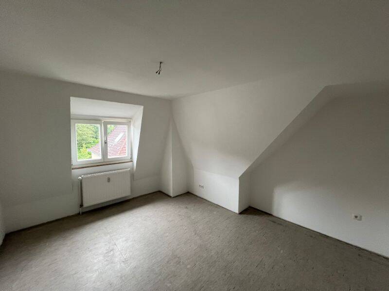 schöne Dachgeschosswohnung im Grünen ! kurzfristig verfügbar ! – Gelsenkirchen – Vorschaubild 7