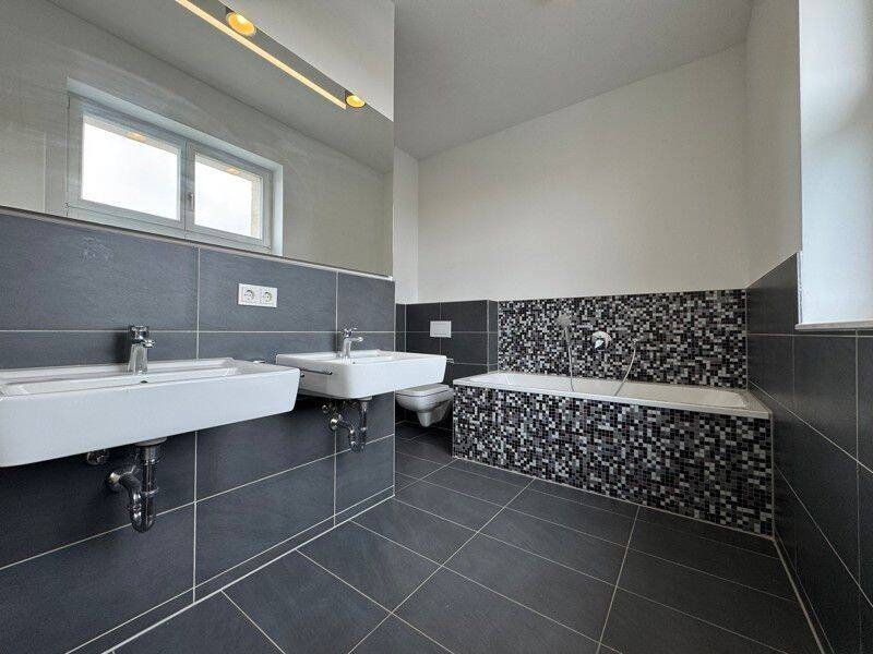 Hoch hinaus zum kleinen Preis: großzügige 4-Zi.-Dachgeschosswohnung mit Ausblick – Leipzig – Vorschaubild 3