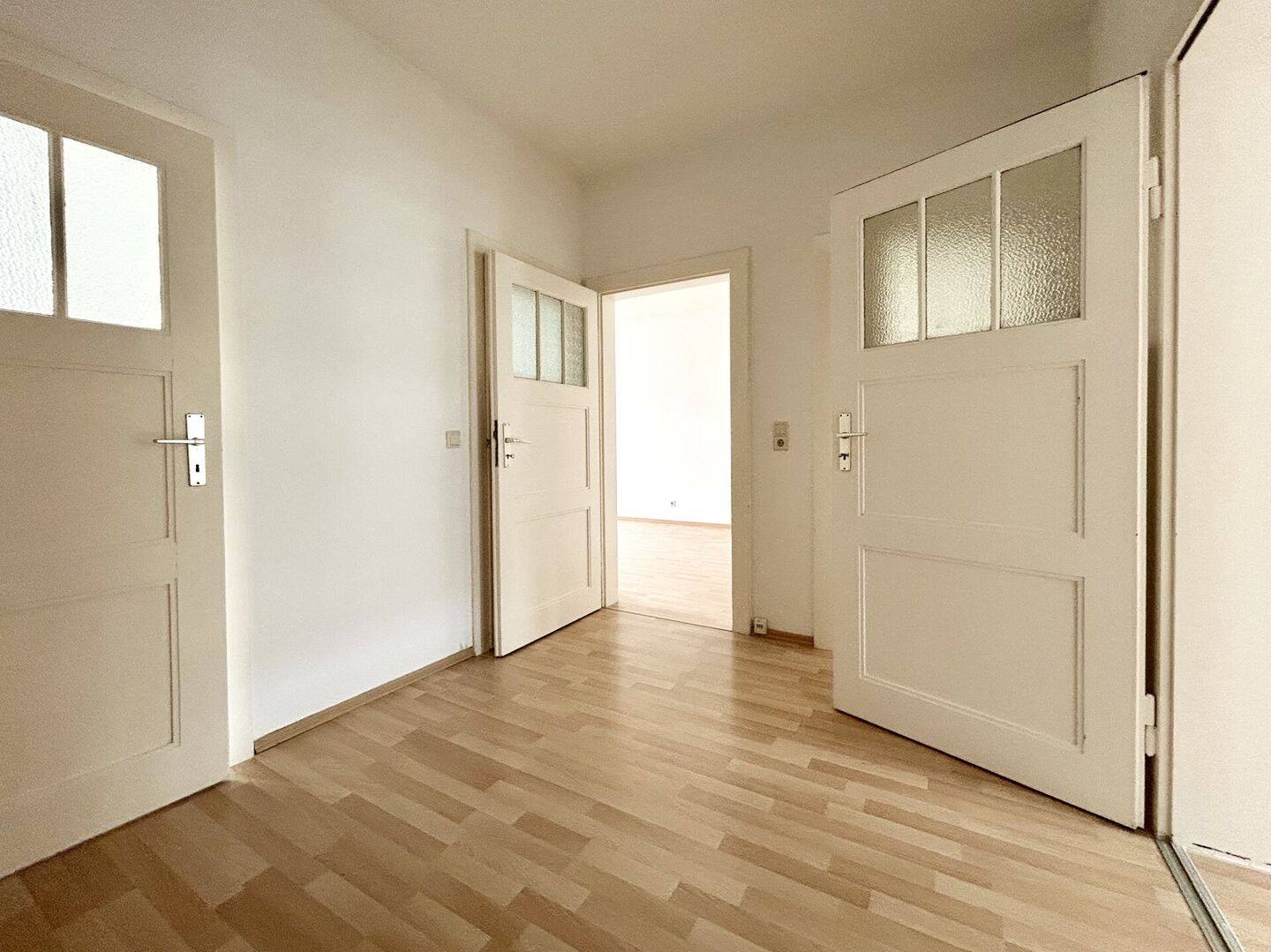 Renovierte 3-Raumwohnung mit Balkon | 2. OG | Abstellraum | zentral gelegen – Dresden – Vorschaubild 2