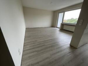 Moderne und helle Balkon-Wohnung in ruhiger Wohnsiedlung - mit Bodenbelag und verspachtelten Wänden – 47169 Duisburg – Vorschaubild 3
