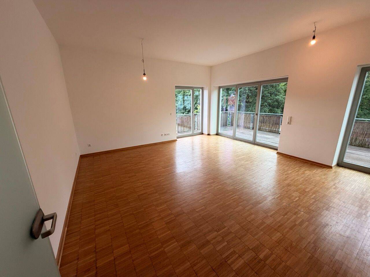 Wohntraum! Tolle 3-Zi.-Whg. mit großem Balkon und Carport in gehobener Wohnlage Golfplatz-Carree! – Fürth – Vorschaubild 5