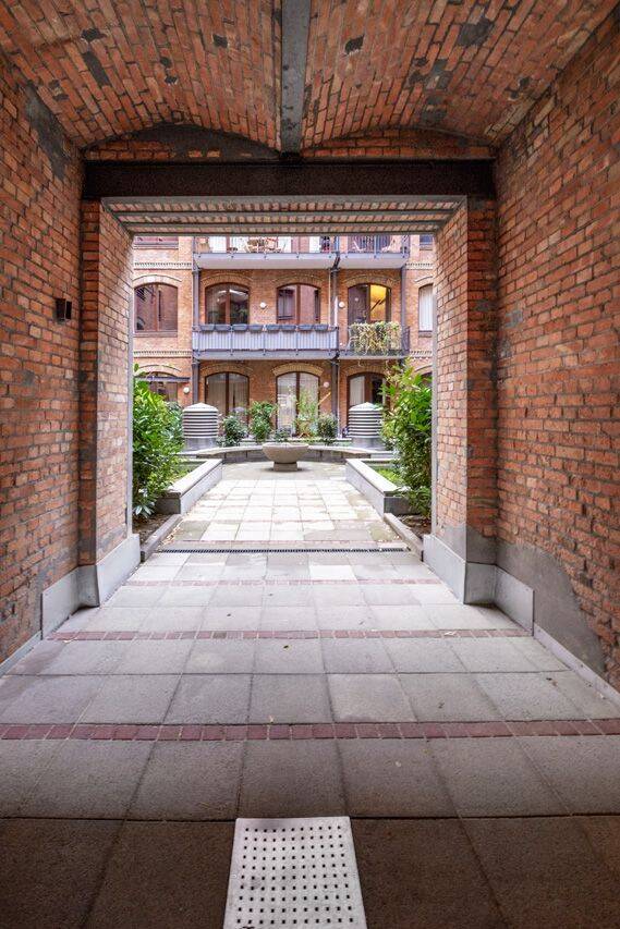 Loft-Studio mit Sonnenterrasse in historischer Knopffabrik – Berlin – Vorschaubild 9