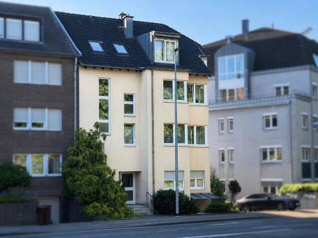 Attraktive, lichtdurchflutete Maisonette-Wohnung am Bunten Garten