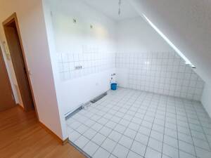 1-Raum-Dachgeschosswohnung *36 m²* *Balkon & PKW-Stellplatz* ideal für Studenten & Berufstätige – 1156 Dresden – Vorschaubild 2