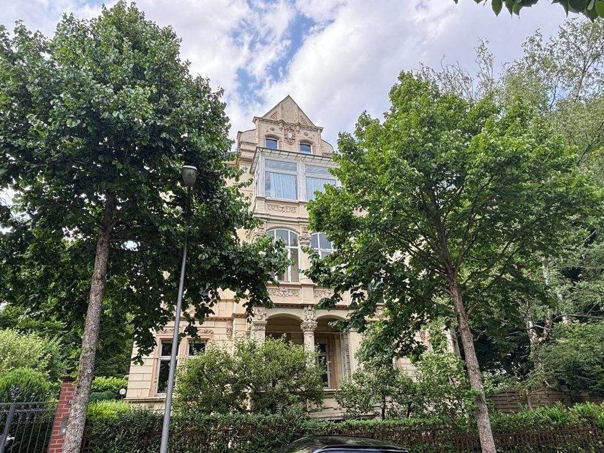 Repräsentative 5 Zi-Altbau - Etage in herrschaftlicher Villa im Wiesbadener Dichterviertel! – 65187 Wiesbaden – Bild 1 von 9