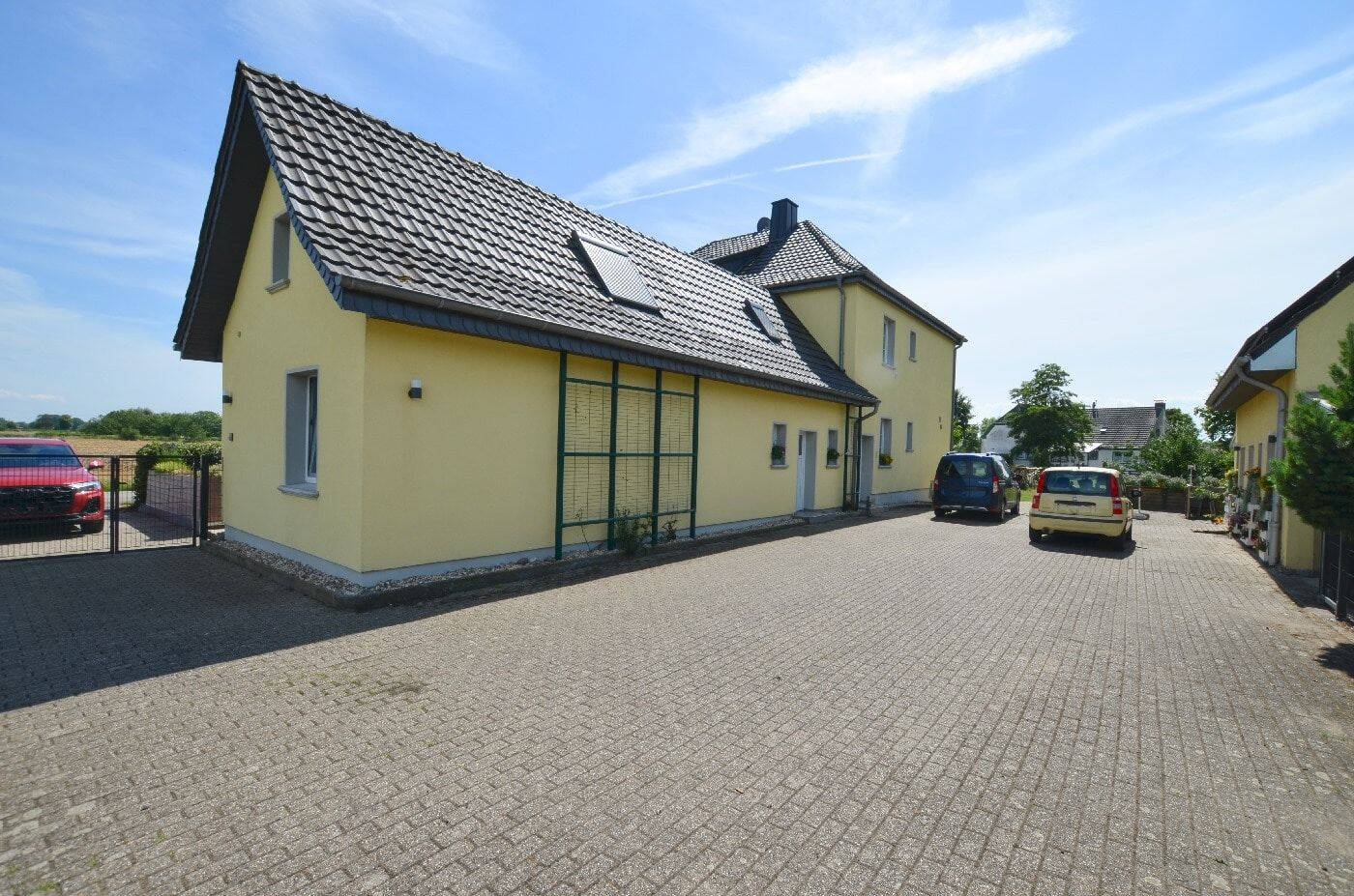Historischer Charme trifft modernen Wohnkomfort - Umfangreich saniertes Wohnhaus mit traumhaftem Grundstück in Rees – Rees – Vorschaubild 3