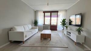 Vermietete, sehr gepflegte 2-Zimmer-Wohnung mit Westloggia und Fahrstuhl nur 300 Meter vom Kudamm!
