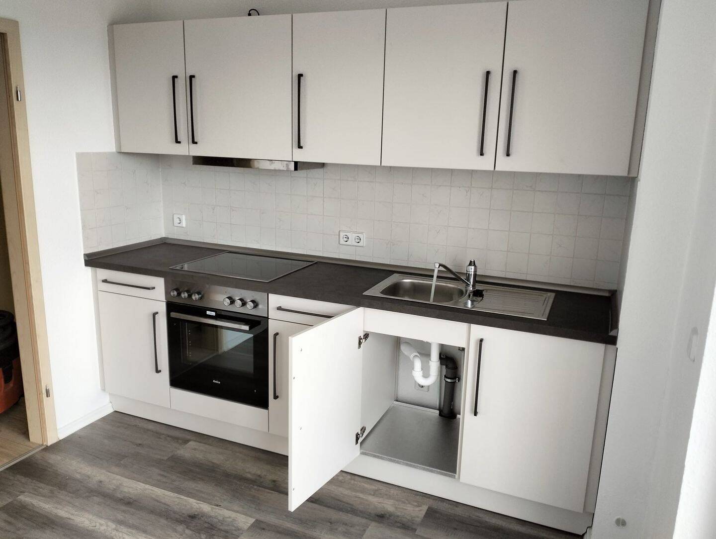 Mieter ab 1.10. gesucht / Zzgl. EBK *** - 1. OG - Balkon - Bad mit Dusche