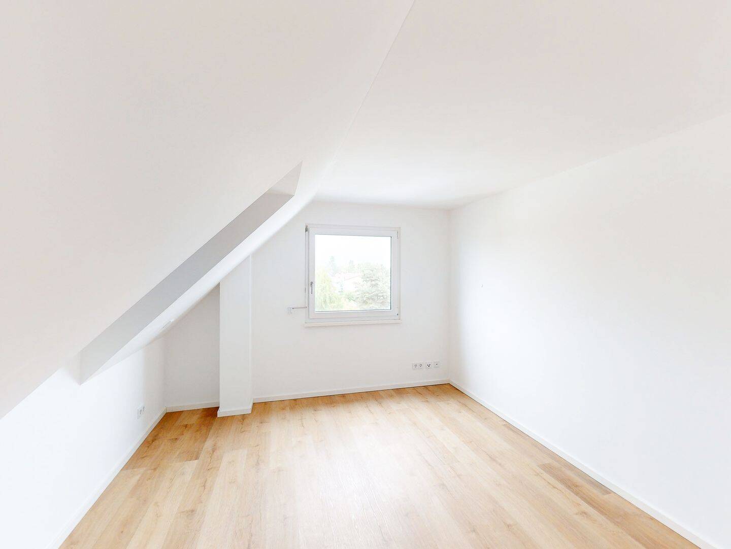 *Umzugsbonus* Moderne Maisonette-Wohnung mit Balkon – Nürnberg – Vorschaubild 9