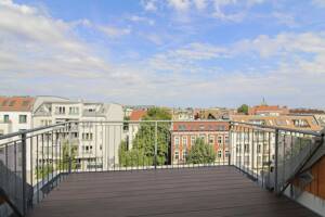 Sofort bezugsfrei: Frisch renovierte Dachgeschosswohnung (ohne Aufzug) im Altbau mit großem Balkon – 13189 Berlin – Vorschaubild 2