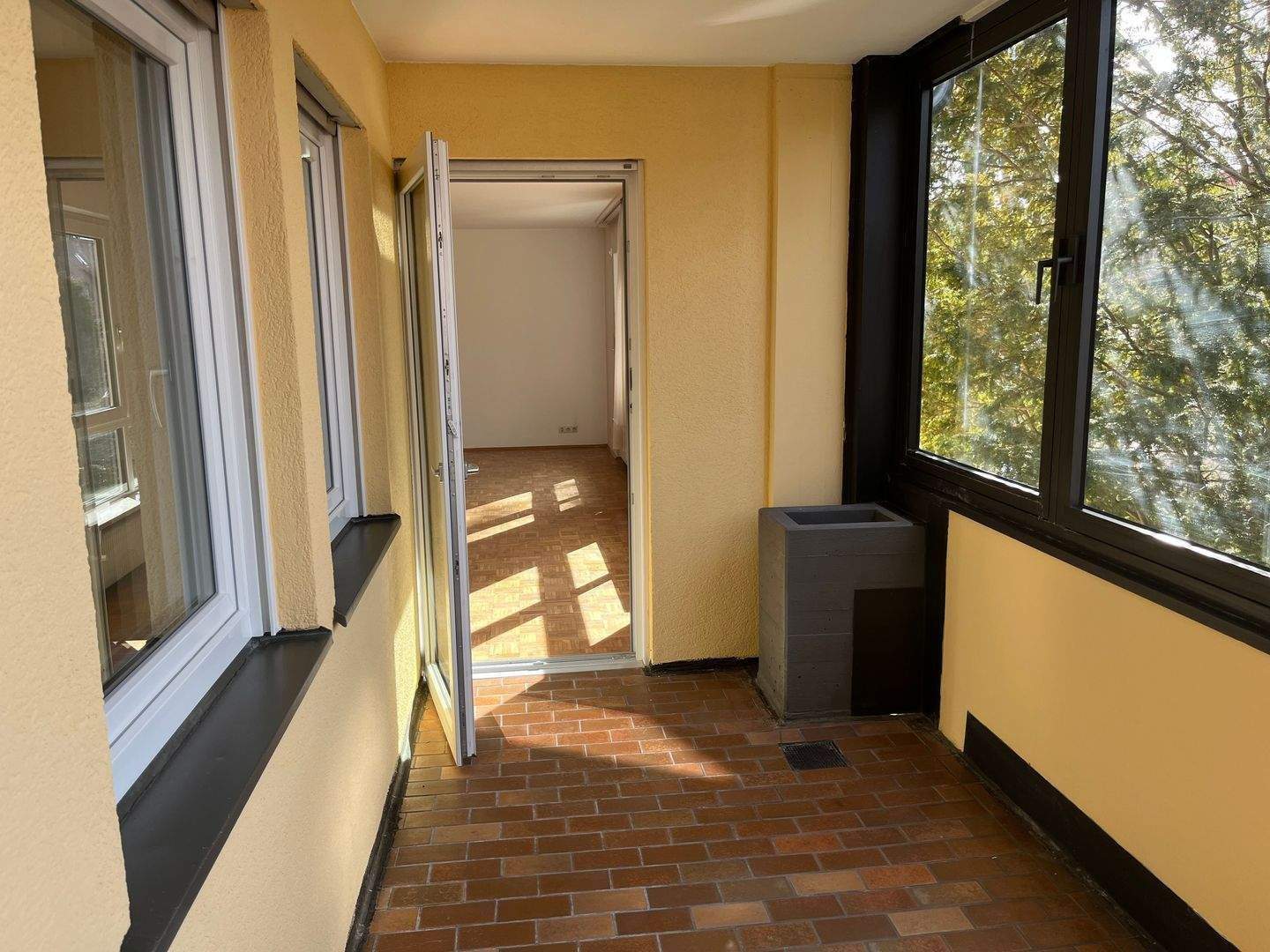 Sehr helle 4 ZW mit großzügigem Wohn-/Essbereich, Wintergarten, nagelneuem Tageslichtbad in absolut ruhiger Wohnlage in einem 3 Familien-Haus – Nürnberg – Vorschaubild 7