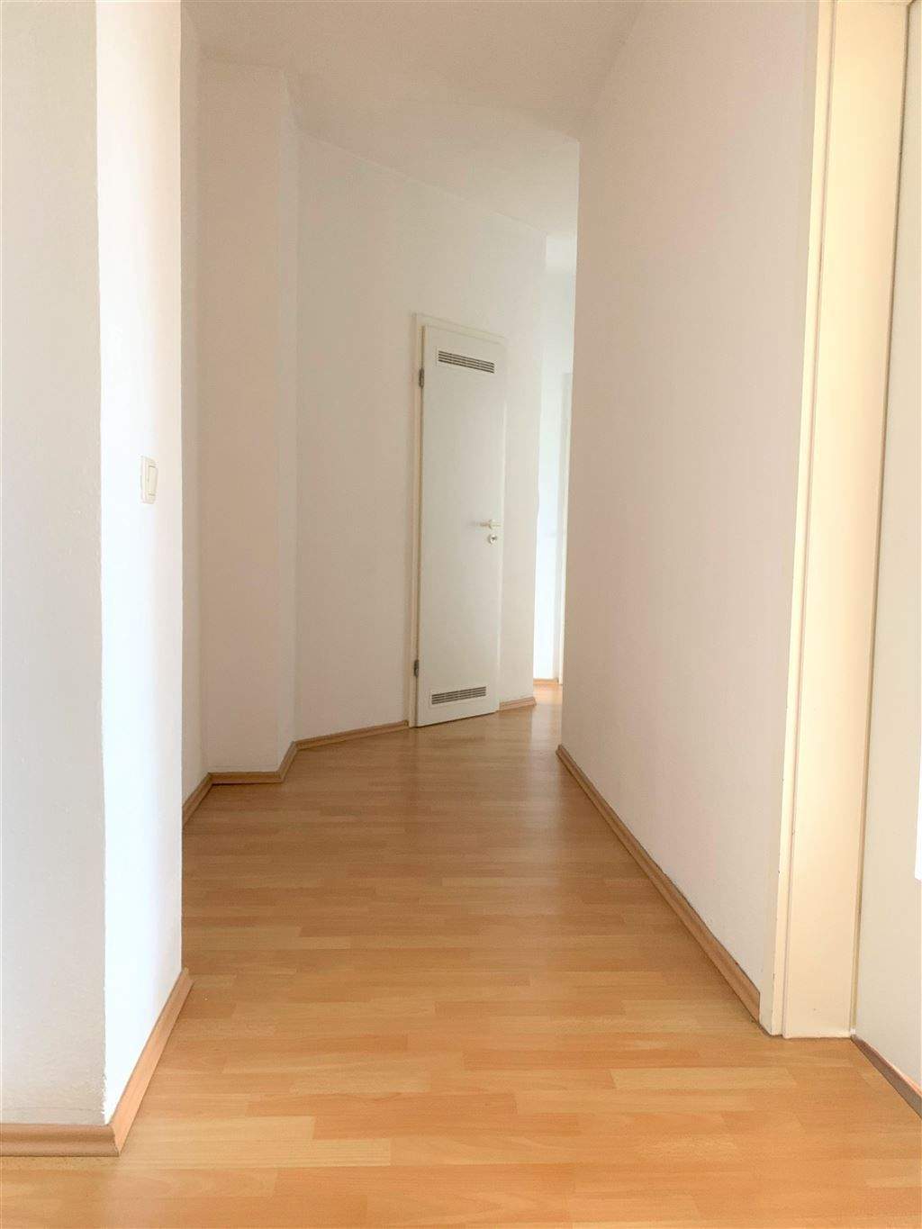 Große 2-Raum-Kassbergwohnung mit Einbauküche, Tageslichtbad und Abstellraum – Chemnitz – Vorschaubild 6