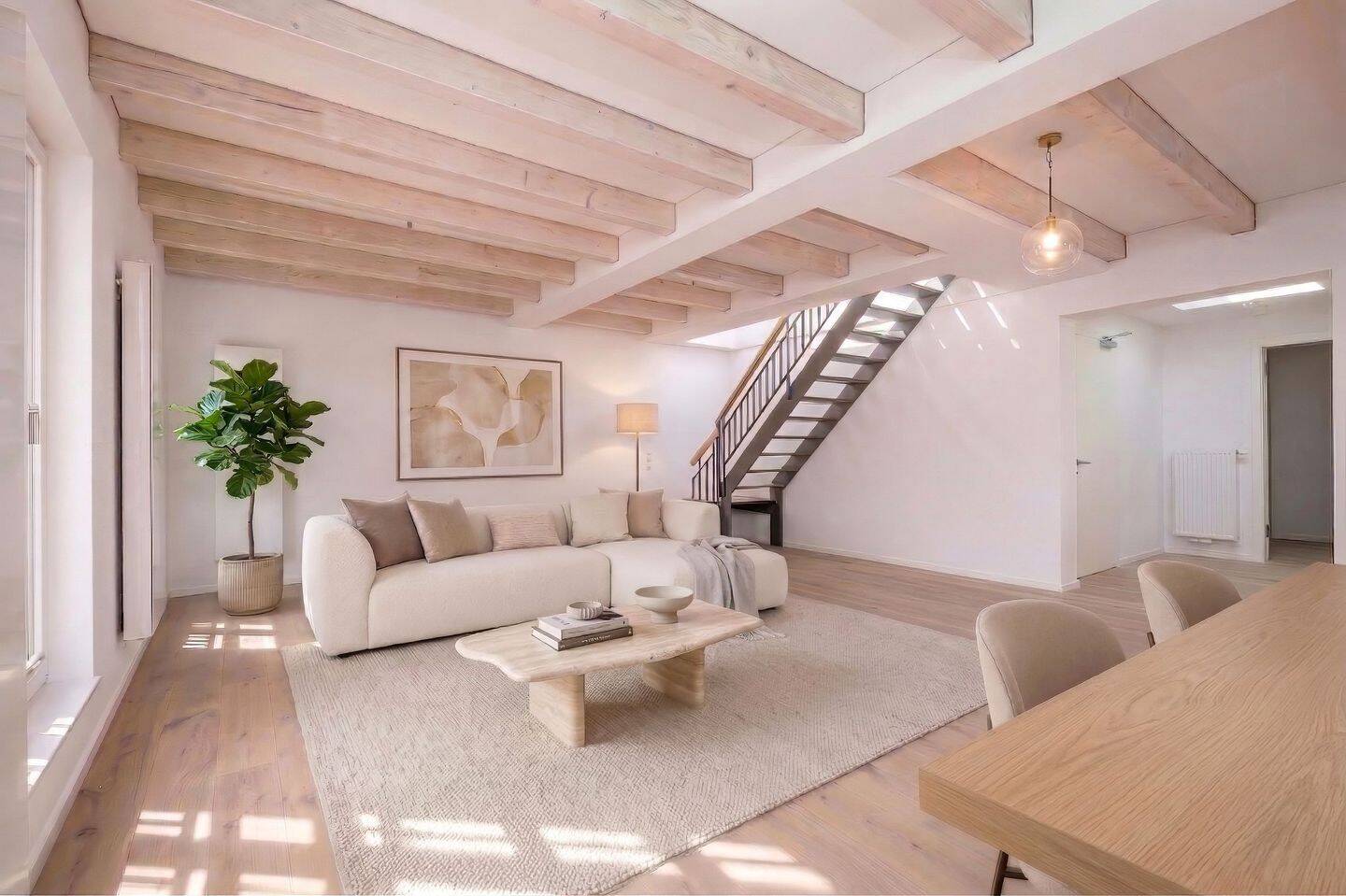 Moderne Dachgeschosswohnung und klassischer Altbau. 2-Zimmer mit Aufdachterrasse in Charlottenburg