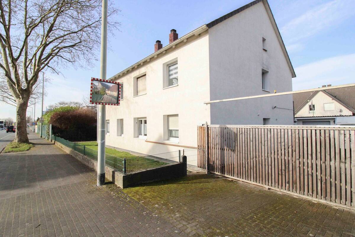 Neuer Preis! Mehrfamilienhaus mit 4 Einheiten und großem Grundstück in zentraler Lage von Paderborn – 33100 Paderborn – Bild 1 von 9